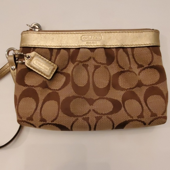 💌Coach / Gold Wristlet - Picture 2 of 4